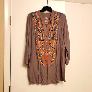 Solitaire embroidered tunic size medium